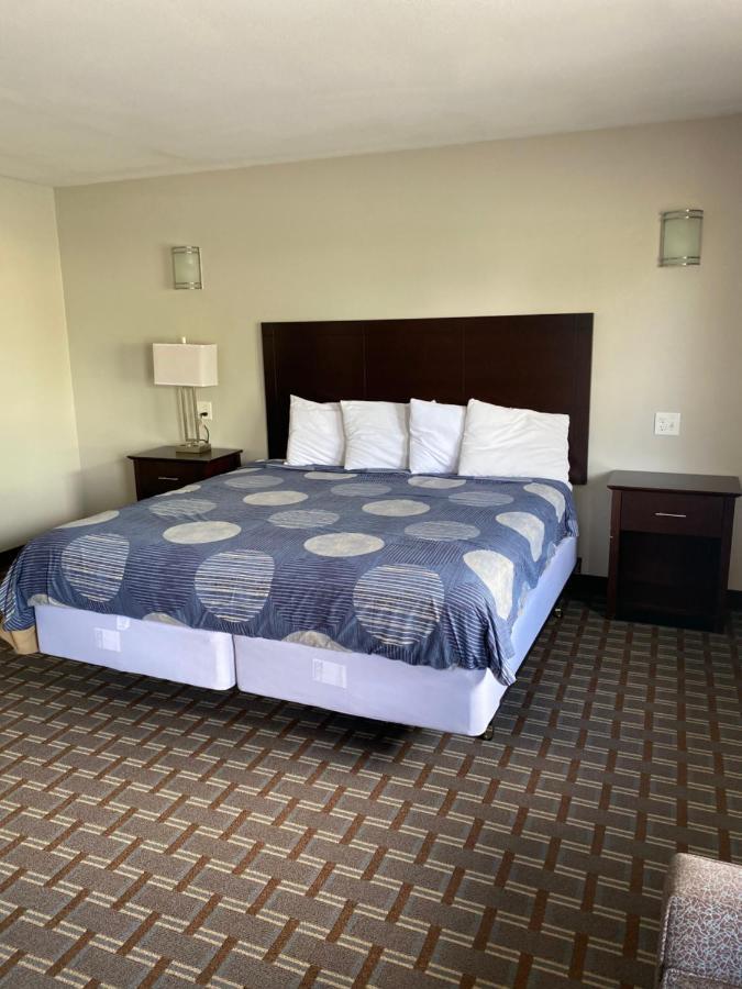 New Budget Inn Eaton Екстериор снимка